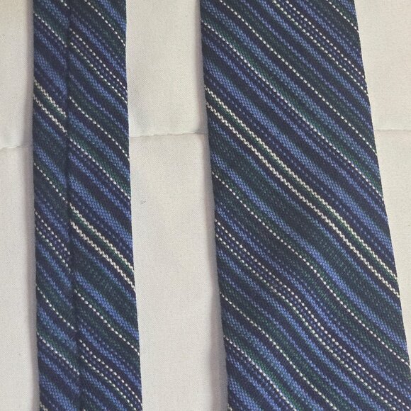 Vintage Paco Rabanne – 100% Silk – Made in Canada - Picture 5 of 6